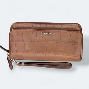 Coach Leather Wallet Tan Brown Crocodile Embossed Double Zip Around Wristlet